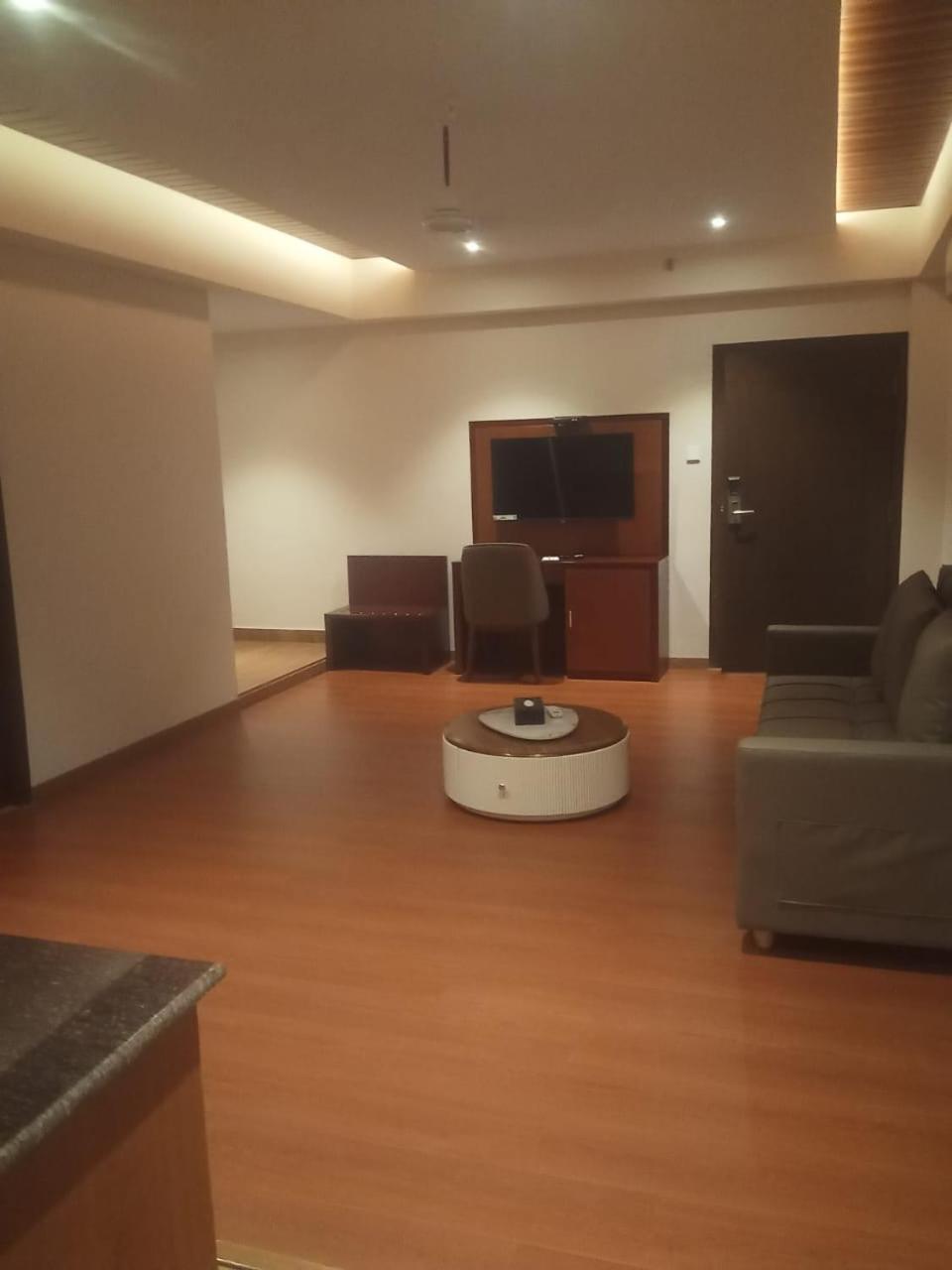 Park Avenue Hotel & Apartments Trichy Tiruchirappalli ภายนอก รูปภาพ