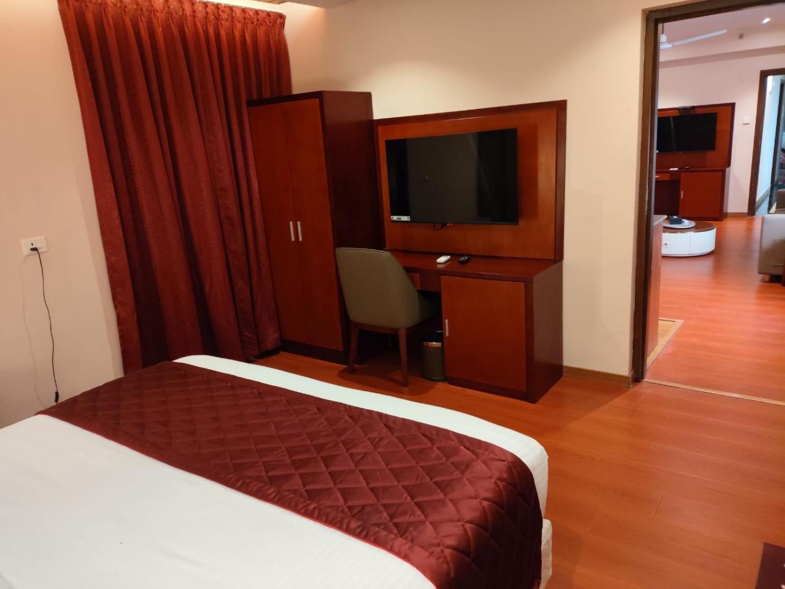 Park Avenue Hotel & Apartments Trichy Tiruchirappalli ภายนอก รูปภาพ
