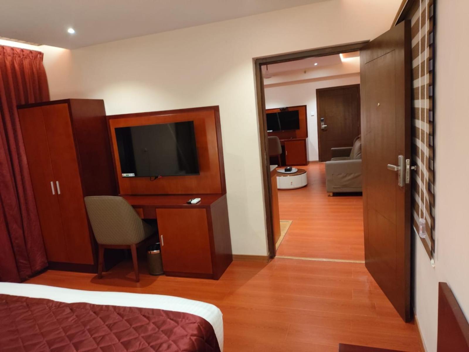 Park Avenue Hotel & Apartments Trichy Tiruchirappalli ภายนอก รูปภาพ